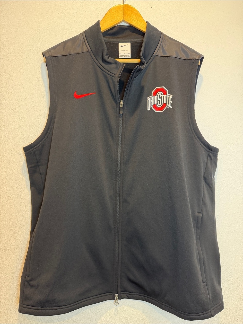 Nike Black and Red Ohio State Buckeyes Sleeveless Zip Athletic Vest XL